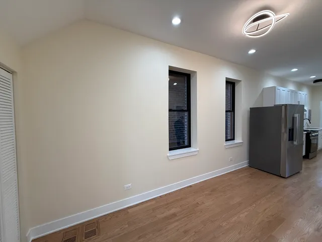 $2,100 | 2124 West 18th Place, Unit 1, Chicago, IL 60608