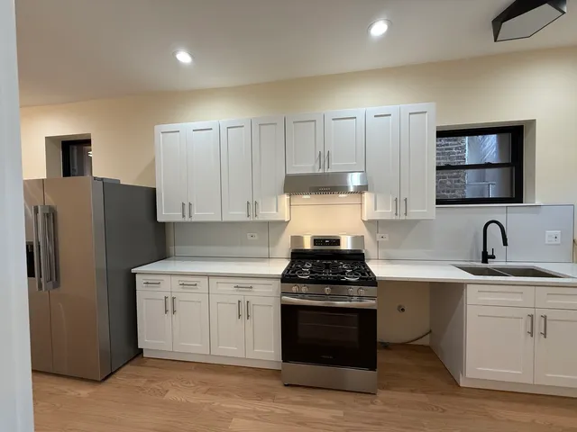 $2,100 | 2124 West 18th Place, Unit 1, Chicago, IL 60608