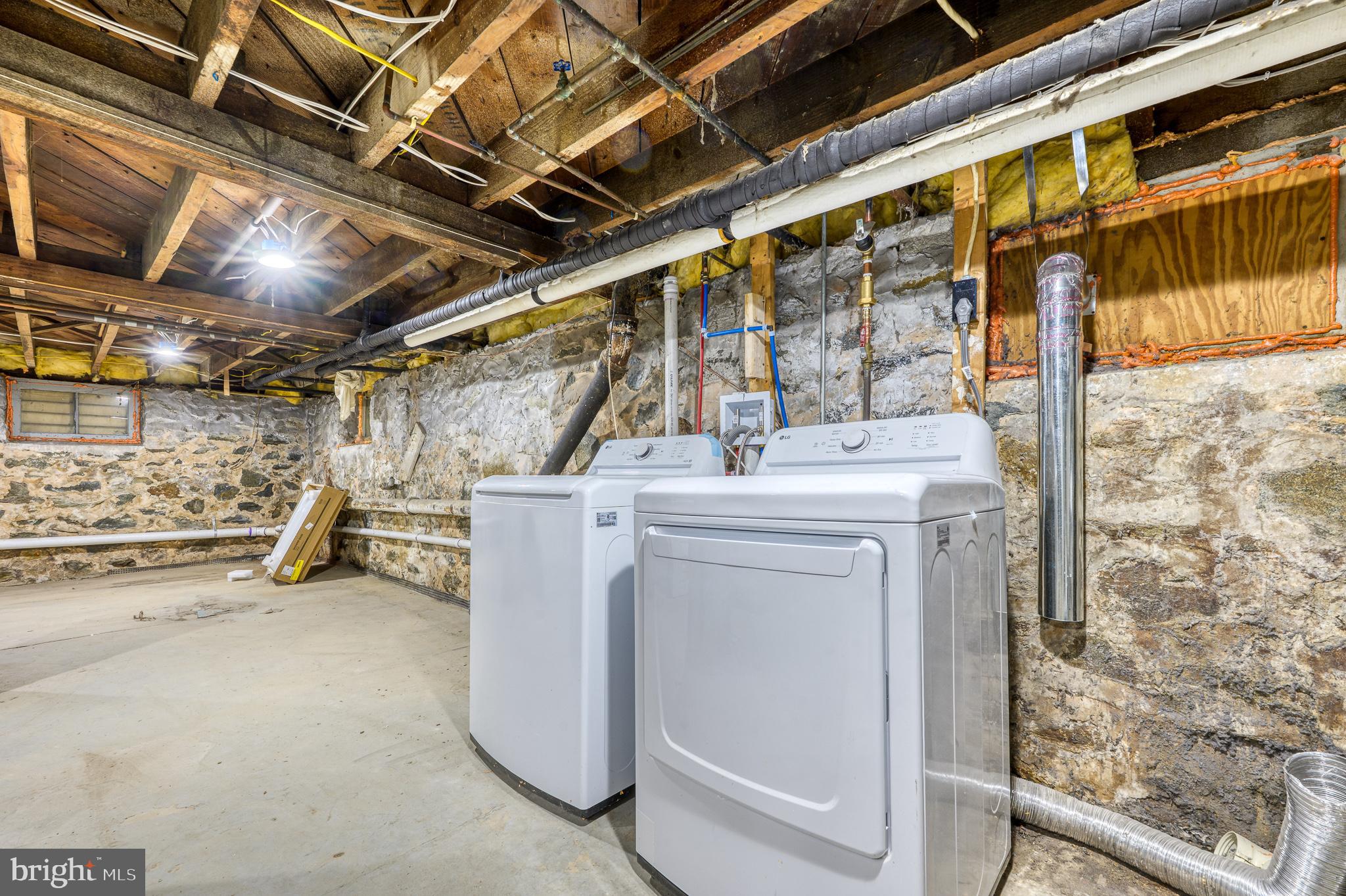 606 Aldershot Road Baltimore, MD 21229 - Photo 28 of 52 a utility room with dryer and washer