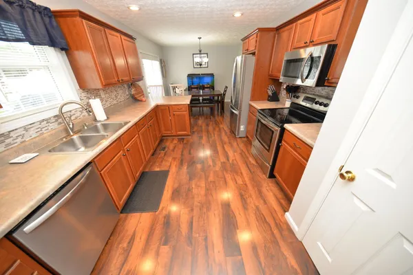 $228,000 | 401 East Beacon Court, Mount Vernon, IL 62864
