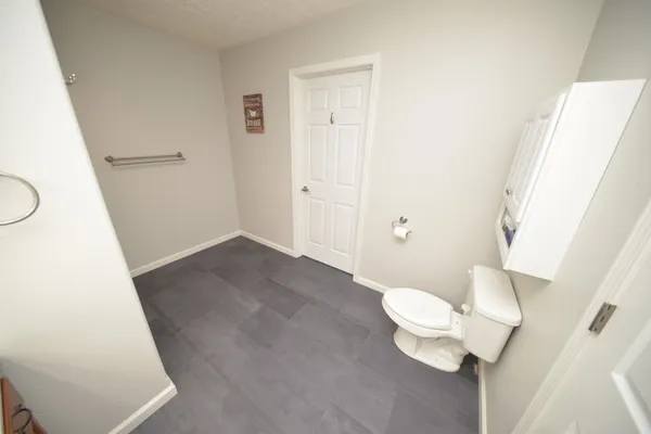 $228,000 | 401 East Beacon Court, Mount Vernon, IL 62864