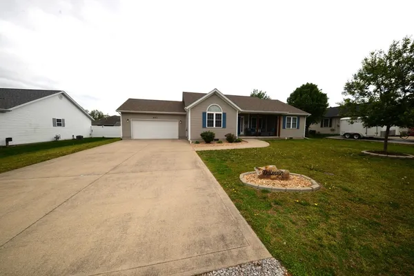 $228,000 | 401 East Beacon Court, Mount Vernon, IL 62864