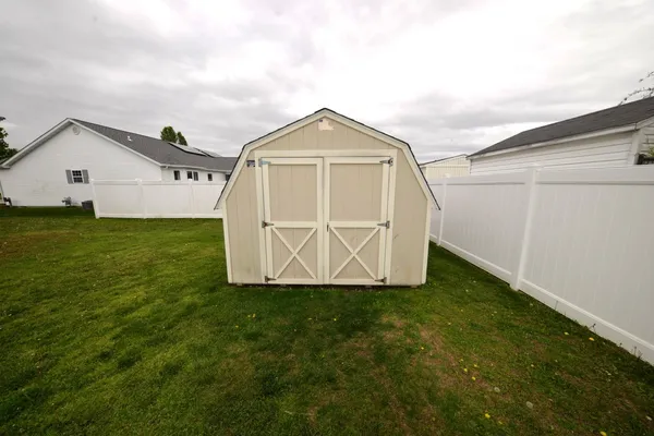 $228,000 | 401 East Beacon Court, Mount Vernon, IL 62864