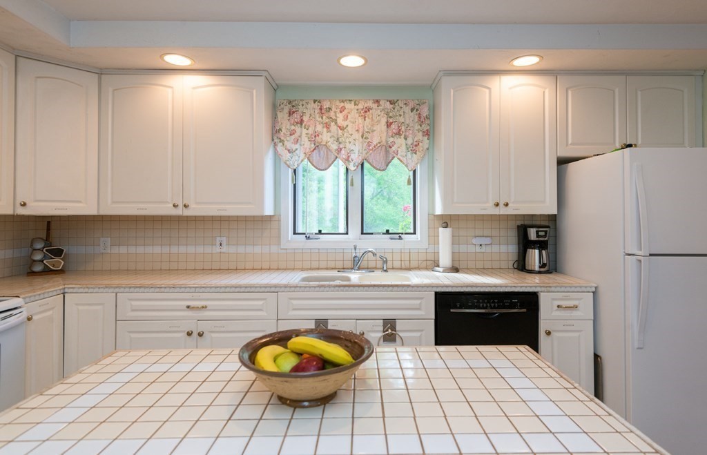 389 Linebrook Road Ipswich, MA 01938 - Photo 8 of 42