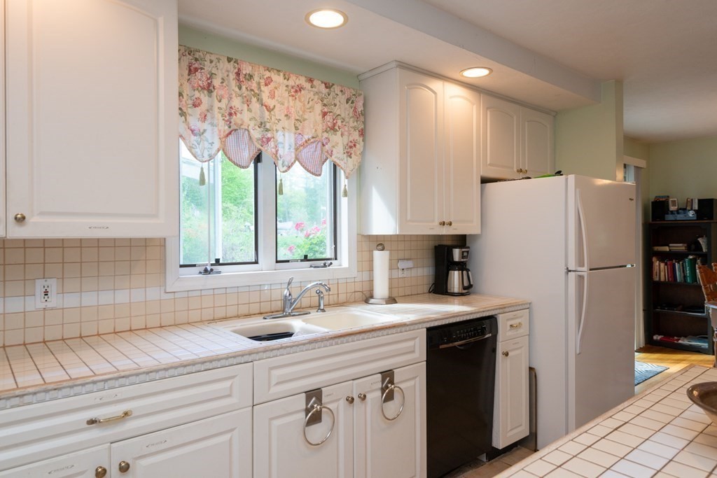 389 Linebrook Road Ipswich, MA 01938 - Photo 9 of 42