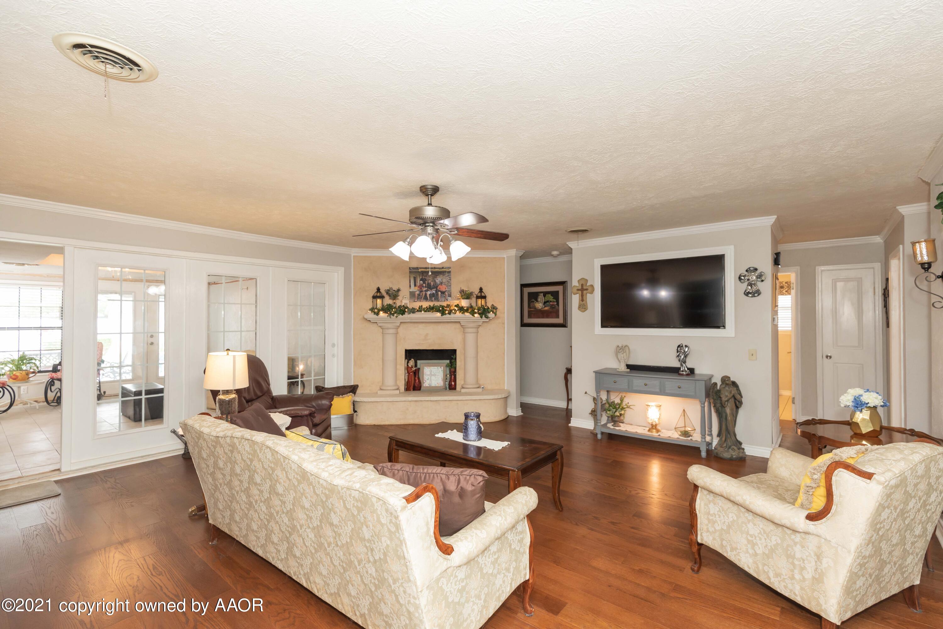 4707 Journey Street Amarillo, TX 79110 - Photo 23 of 65 LIVING ROOM VIEW 1
