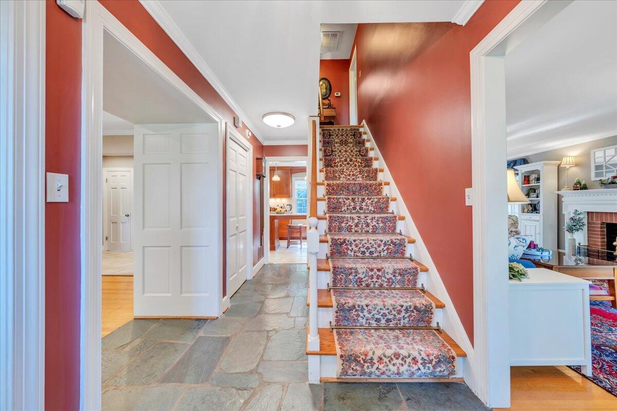 3964 Winding Way Road Southwest Roanoke, VA 24015 - Photo 7 of 68 04-MIB04365