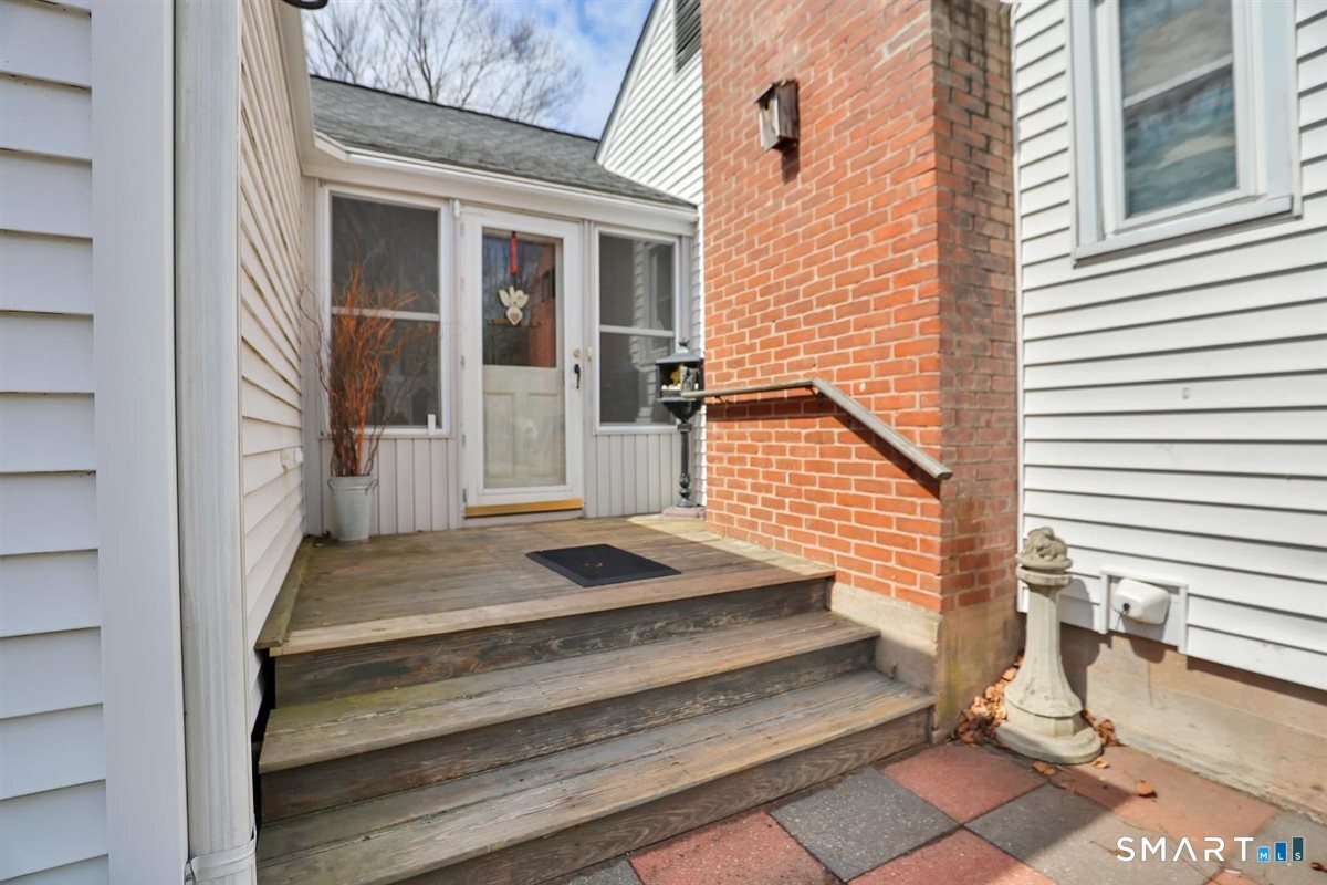 69 Denison Road Middletown, CT 06457 - Photo 5 of 42