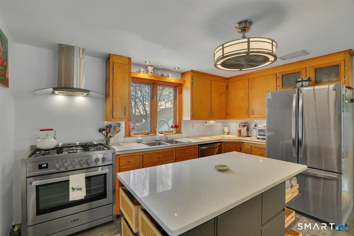 69 Denison Road Middletown, CT 06457 - Photo 8 of 42