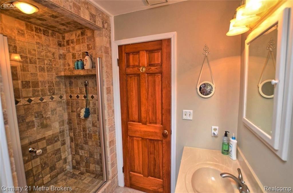 11050 Denton Hill Road Fenton, MI 48430 - Photo 18 of 38 GetMedia (17).jpg
