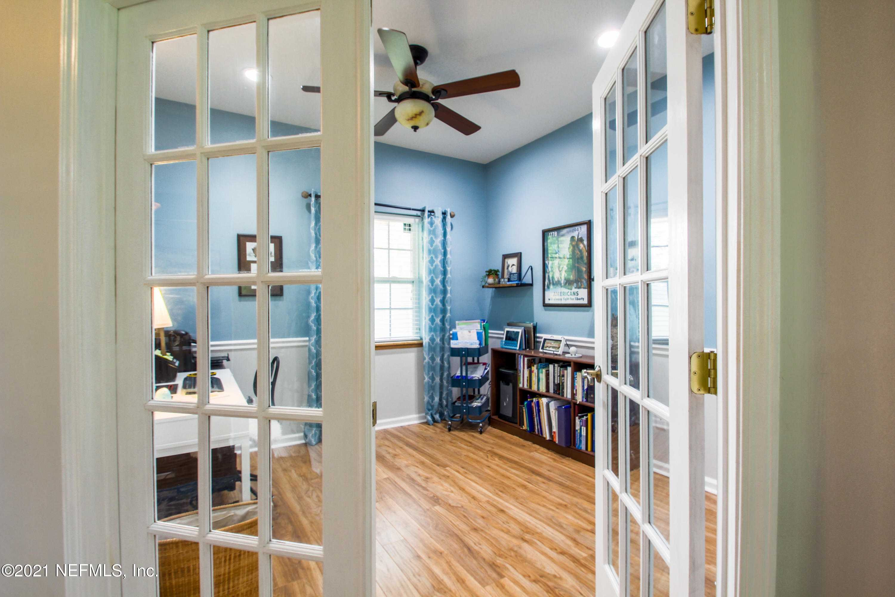 1386 Long Bay Road Middleburg, FL 32068 - Photo 29 of 40 a view of a living room and a window