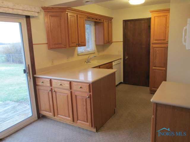 617 North Stadium Road Oregon, OH 43616 - Photo 7 of 16 Kitchen.