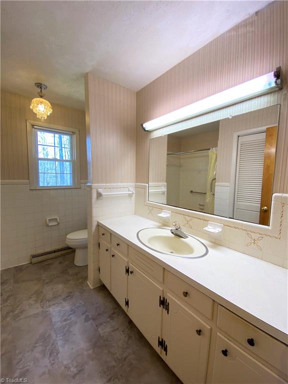 912 Rierson Road Madison, NC 27025 - Photo 14 of 37 Hall bathroom