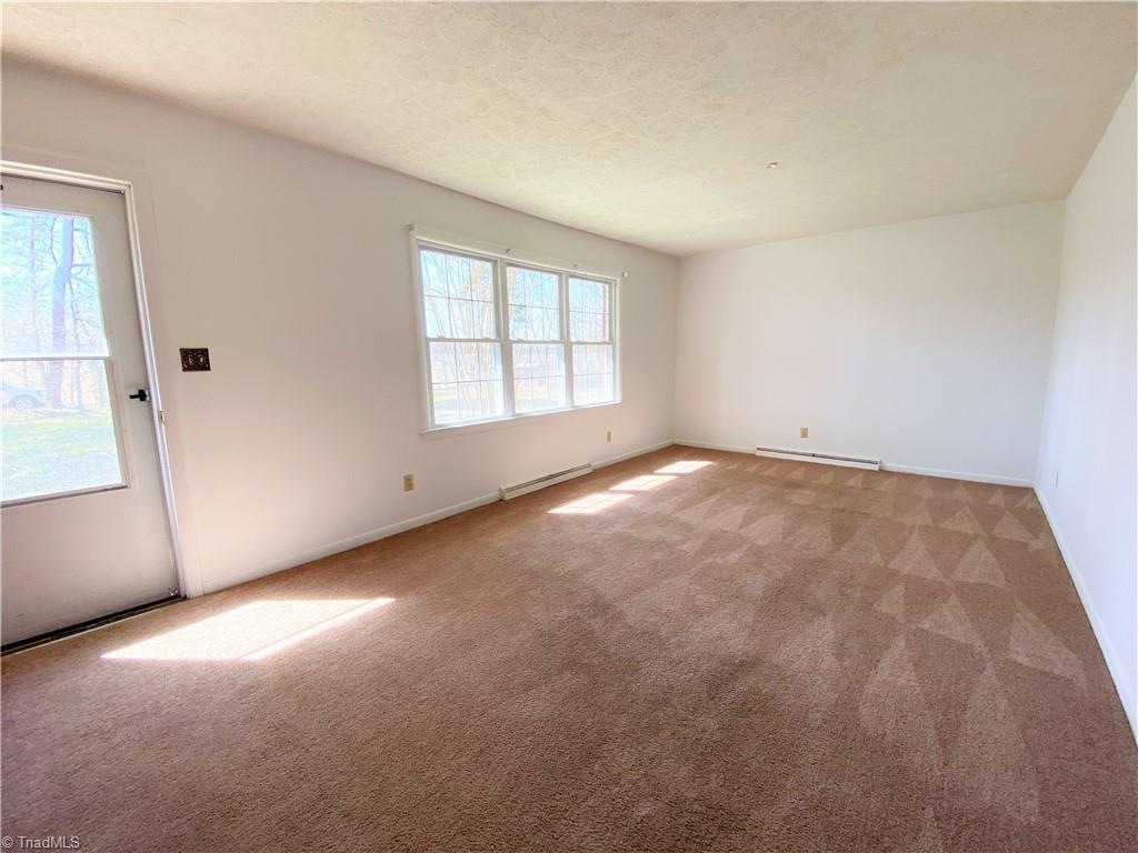 912 Rierson Road Madison, NC 27025 - Photo 3 of 37 Additional view of living room