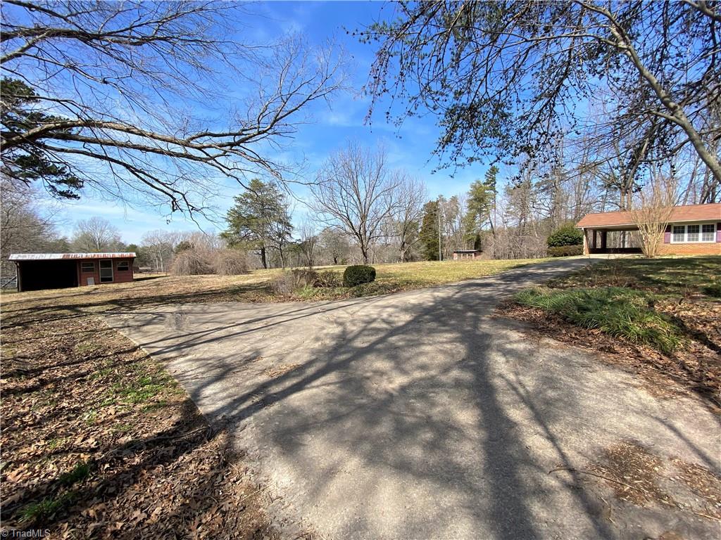 912 Rierson Road Madison, NC 27025 - Photo 30 of 37 Driveway and parking area