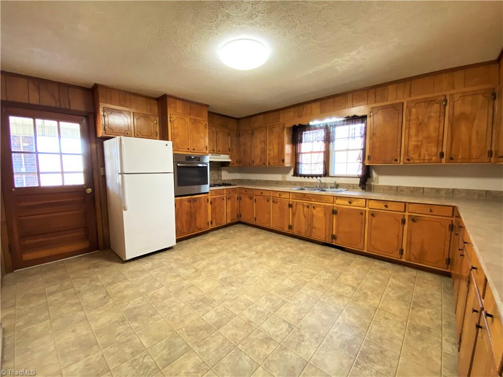 912 Rierson Road Madison, NC 27025 - Photo 5 of 37 Additional view of kitchen