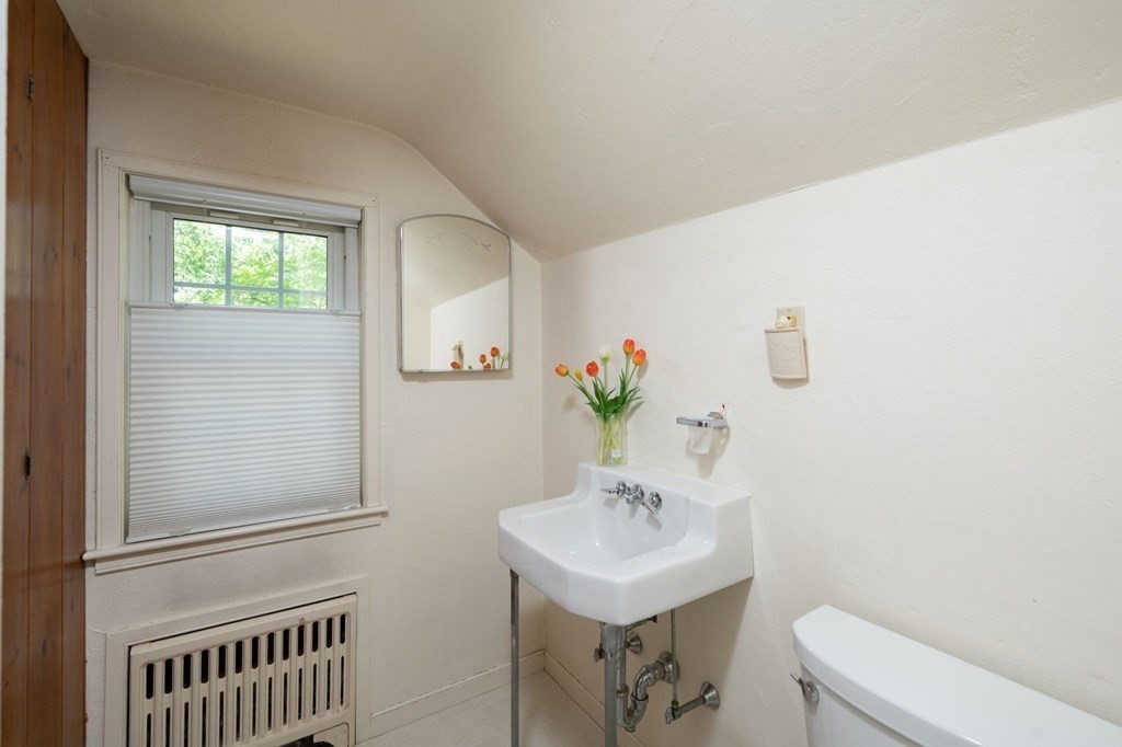 21 Whitcomb Avenue Hingham, MA 02043 - Photo 15 of 25