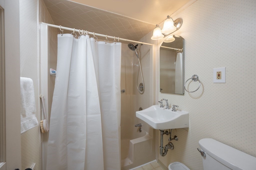 21 Whitcomb Avenue Hingham, MA 02043 - Photo 16 of 25