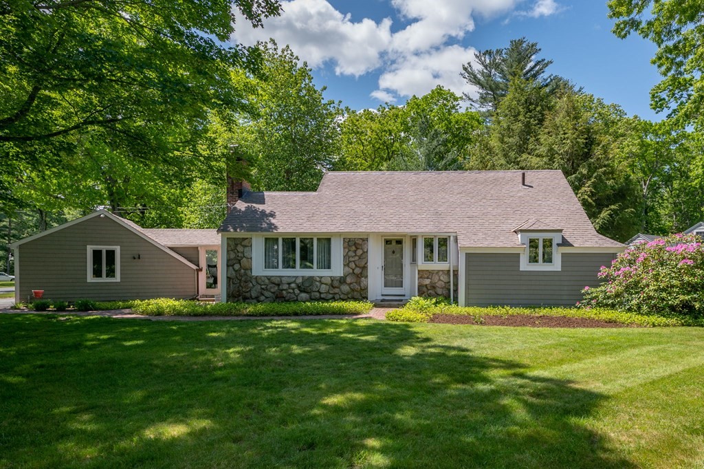 21 Whitcomb Avenue Hingham, MA 02043 - Photo 2 of 25