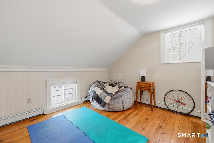 402 Boston Street Guilford, CT 06437 - Photo 25 of 40 2nd floor