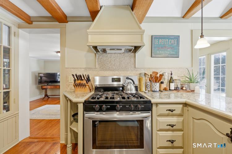 402 Boston Street Guilford, CT 06437 - Photo 9 of 40