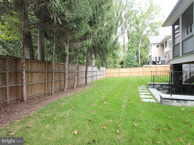5816 Plainview Road Bethesda, MD 20817 - Photo 29 of 30 Level & fenced backyard