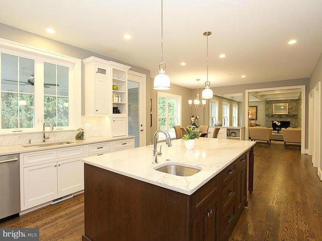 5816 Plainview Road Bethesda, MD 20817 - Photo 10 of 30 Hi-end appliances by SubZero