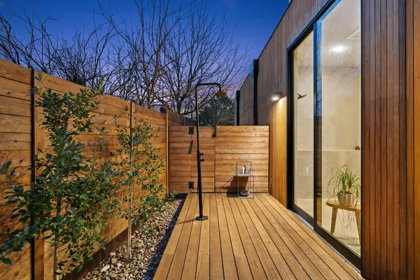 a view of a backyard with pathway