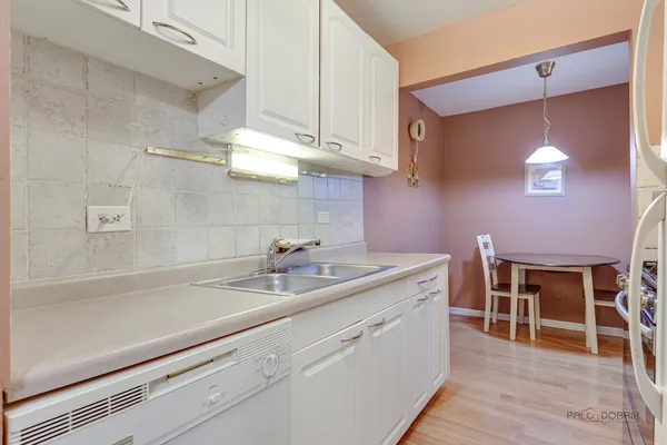 $227,900 | 7 Oak Creek Drive, Unit 3703, Buffalo Grove, IL 60089