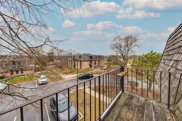 $227,900 | 7 Oak Creek Drive, Unit 3703, Buffalo Grove, IL 60089