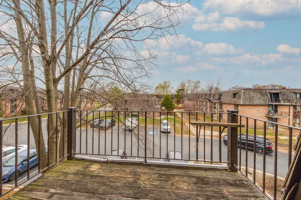 $227,900 | 7 Oak Creek Drive, Unit 3703, Buffalo Grove, IL 60089