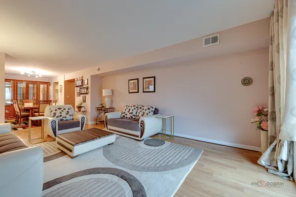 $227,900 | 7 Oak Creek Drive, Unit 3703, Buffalo Grove, IL 60089