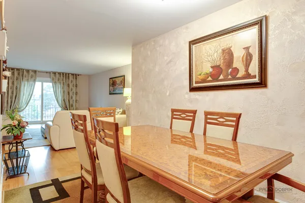 $227,900 | 7 Oak Creek Drive, Unit 3703, Buffalo Grove, IL 60089