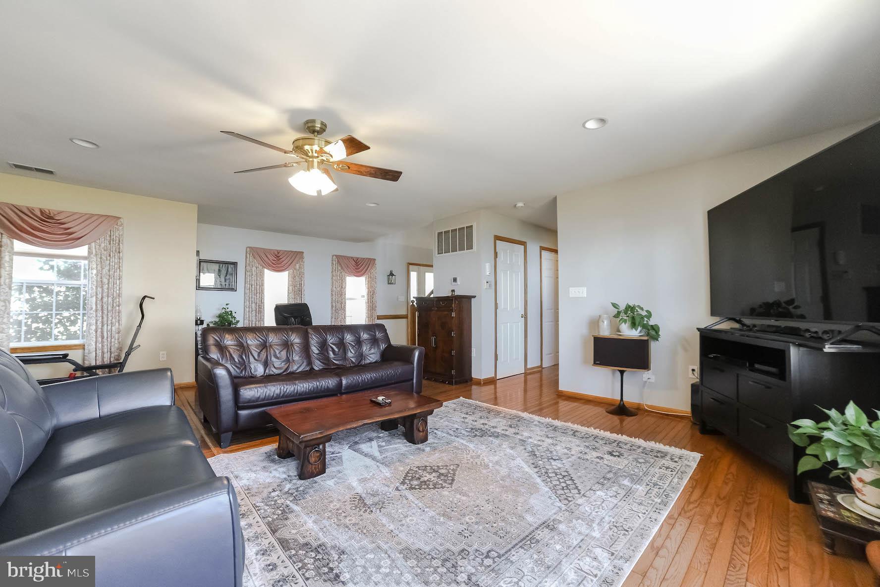 11975 Potomac View Road Newburg, MD 20664 - Photo 20 of 55 GREAT ROOM