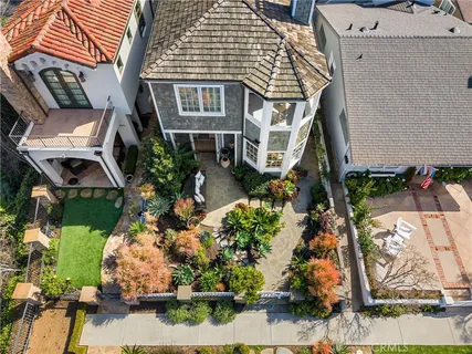 $5,195,000 | 320 Heliotrope Avenue, Corona del Mar, CA 92625
