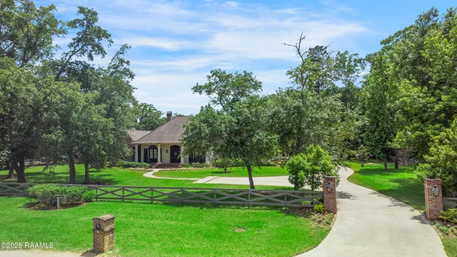 $1,175,000 | 114 Daniel Lane, St. Martinville, LA 70582