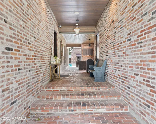 $1,175,000 | 114 Daniel Lane, St. Martinville, LA 70582