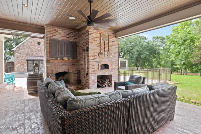 $1,175,000 | 114 Daniel Lane, St. Martinville, LA 70582