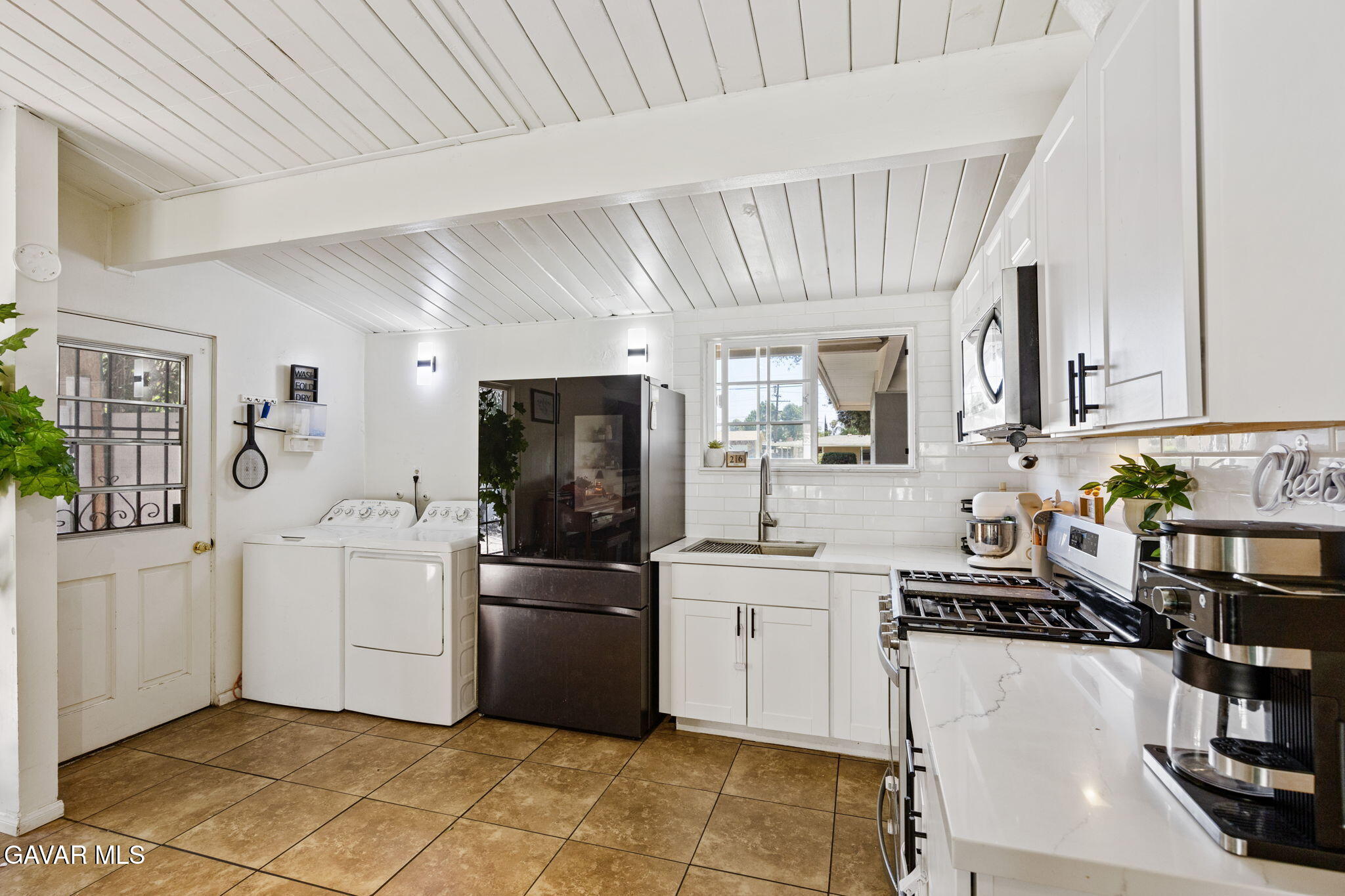 6579 Hillside Avenue Riverside, CA 92504 - Photo 9 of 34 9-web-or-mls-IMG_9481