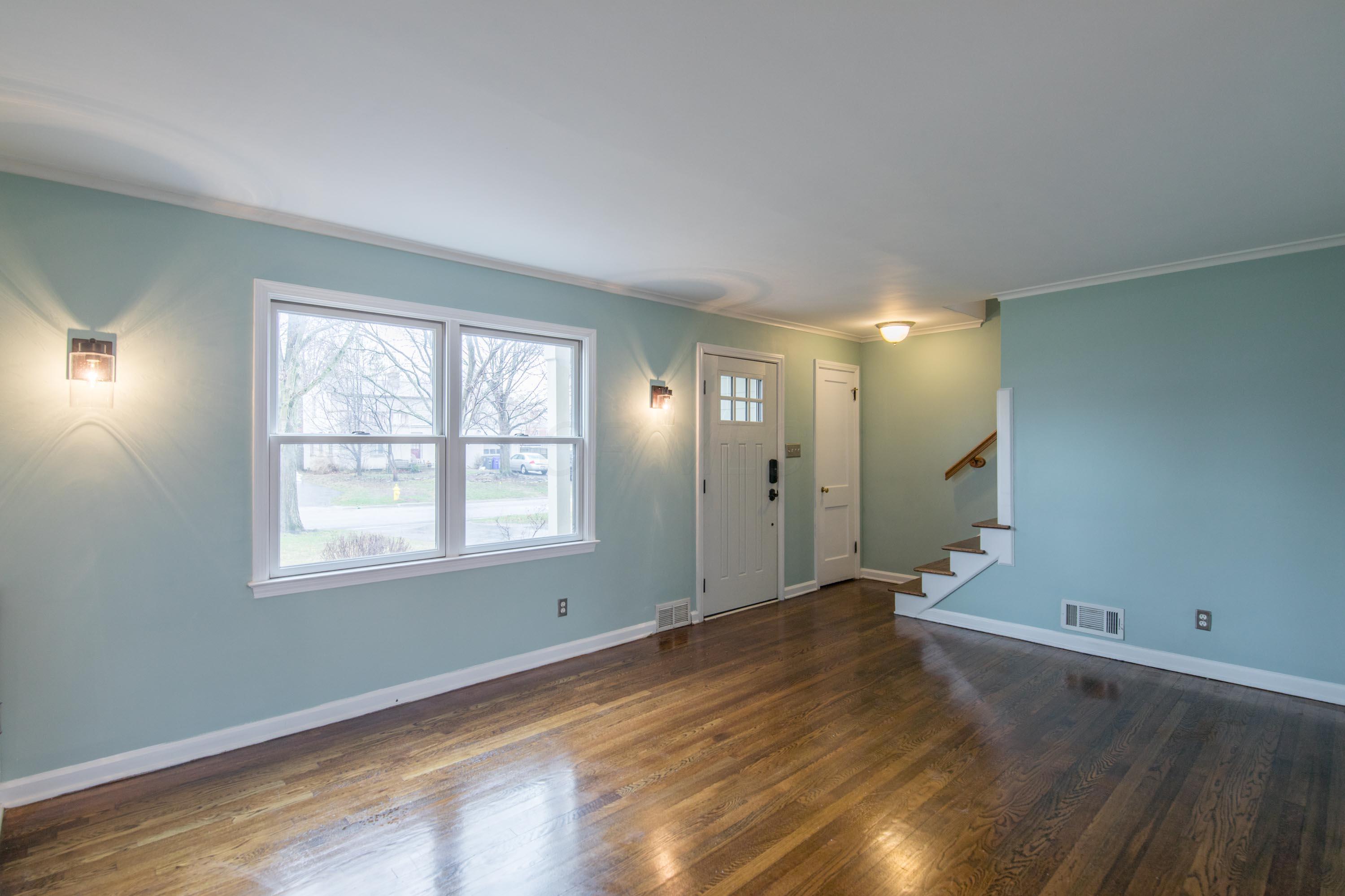 2088 Inchcliff Road Upper Arlington, OH 43221 - Photo 3 of 28