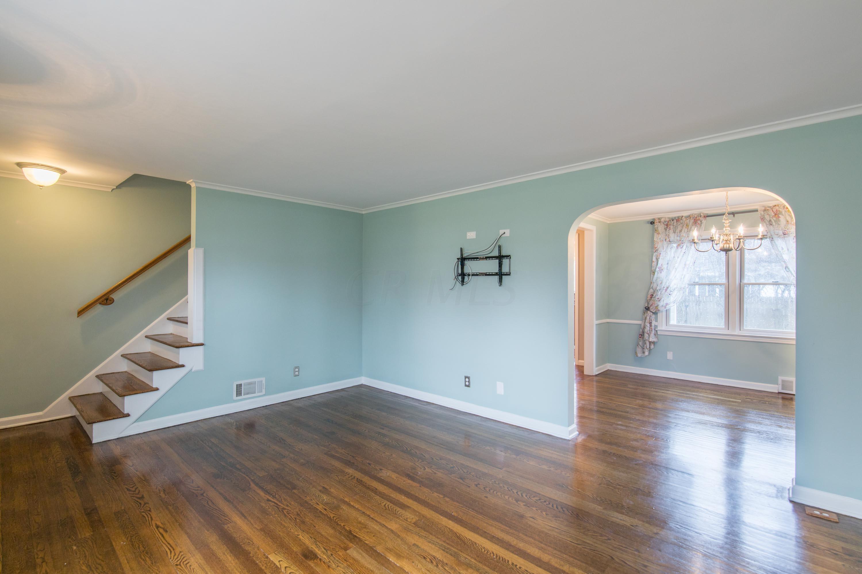 2088 Inchcliff Road Upper Arlington, OH 43221 - Photo 4 of 28