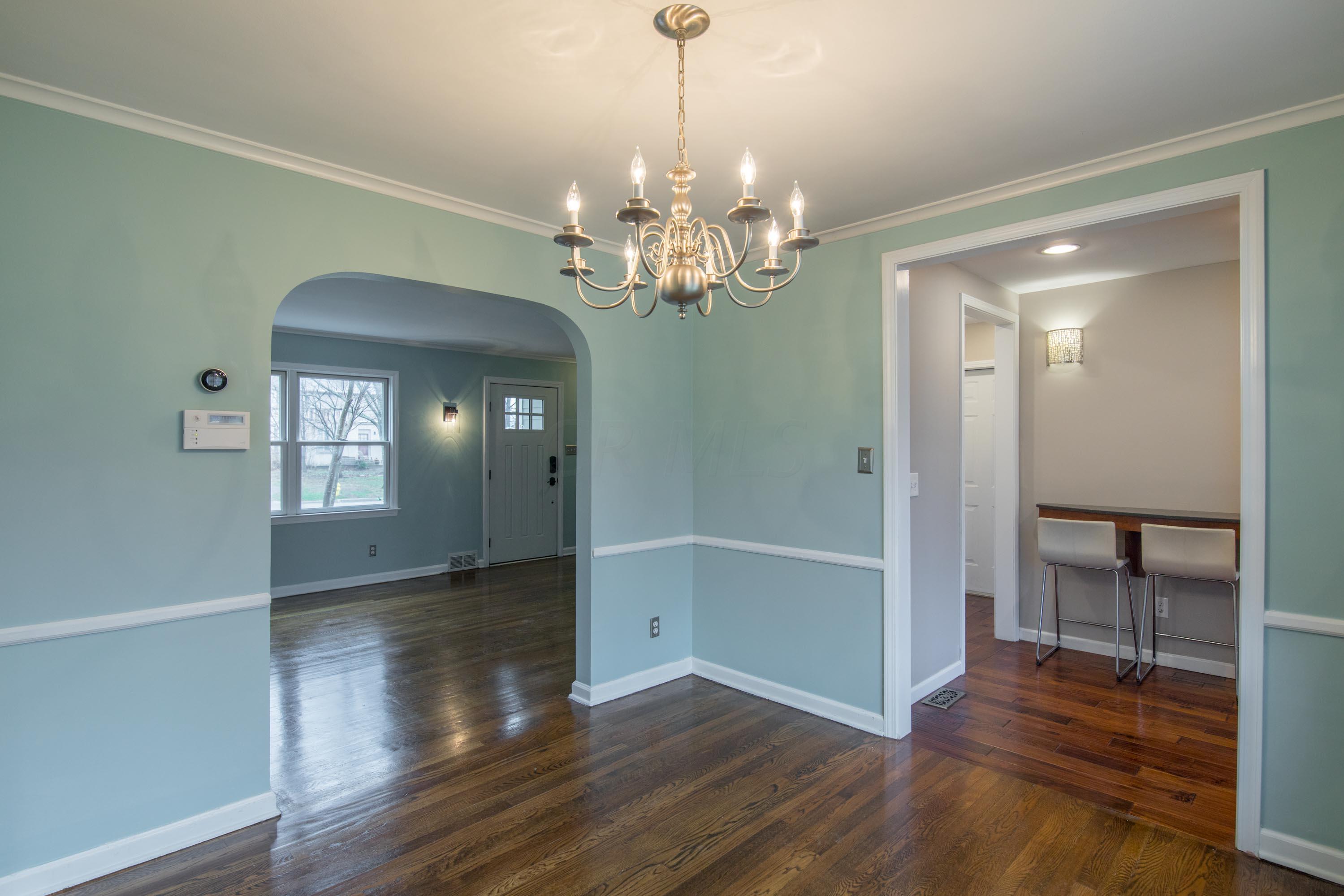 2088 Inchcliff Road Upper Arlington, OH 43221 - Photo 5 of 28