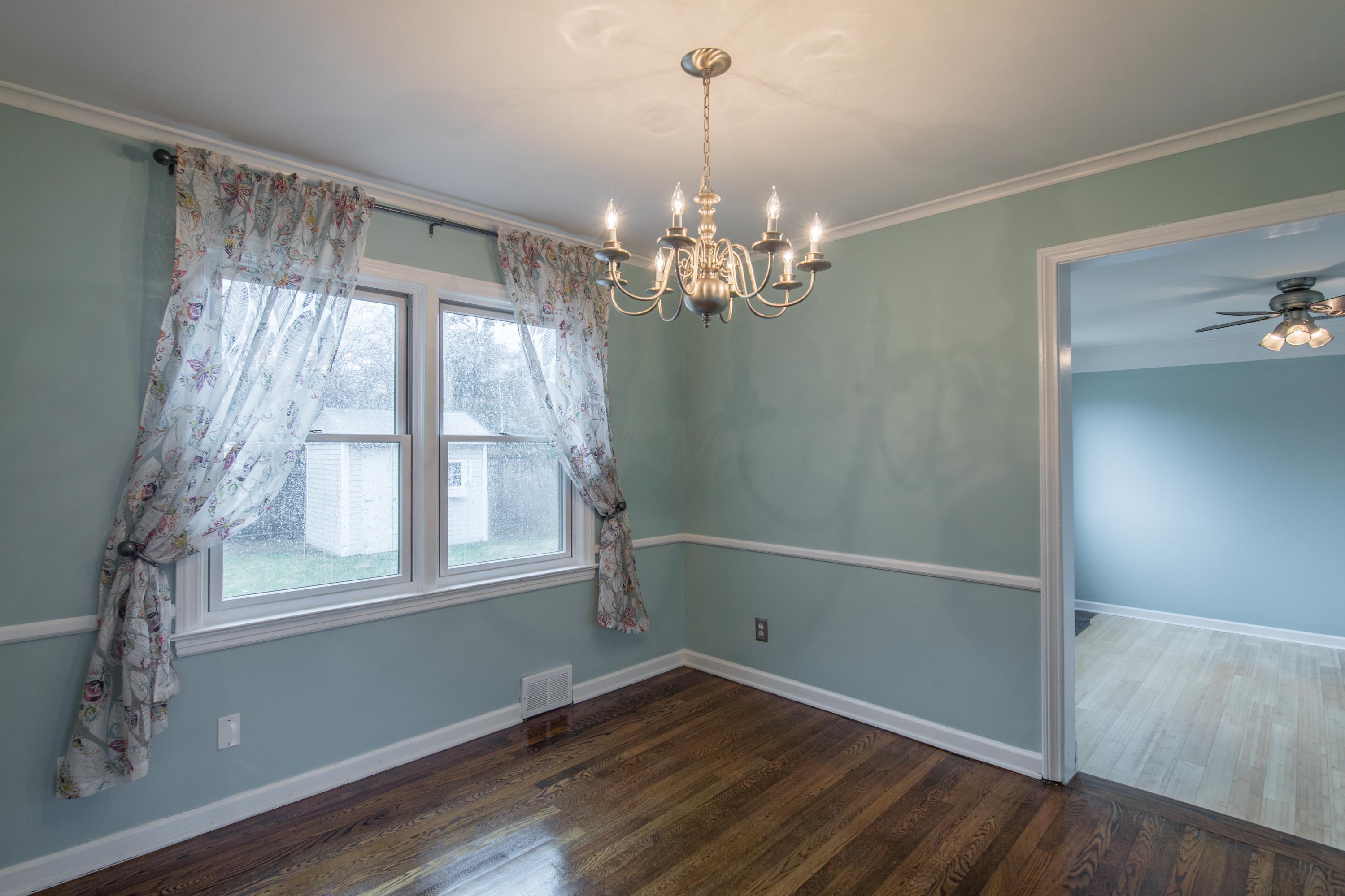 2088 Inchcliff Road Upper Arlington, OH 43221 - Photo 6 of 28