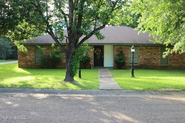 $157,000 | 219 Lake Cove Drive, Jackson, MS 39212