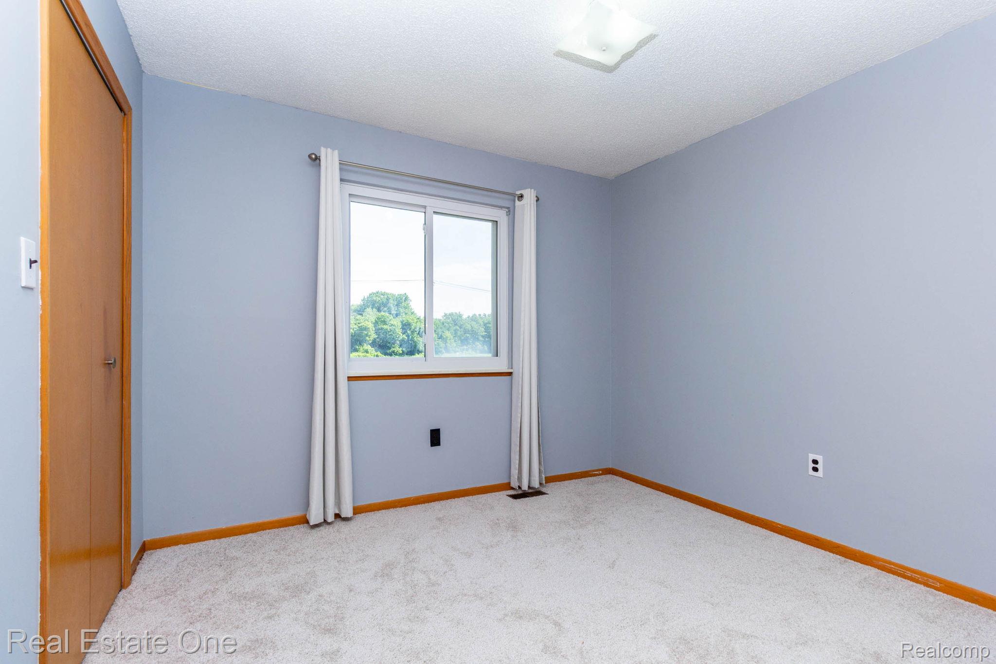 13912 Clinton River Road Sterling Heights, MI 48313 - Photo 19 of 43 interior (15).jpg