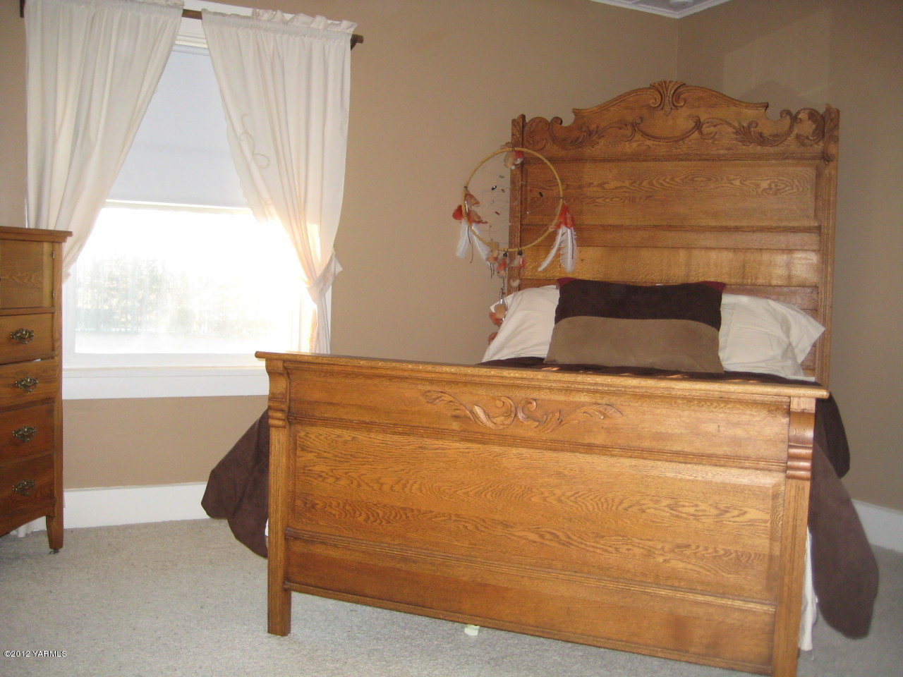 6591 West Wapato Road Wapato, WA 98951 - Photo 16 of 46 a close view of dresser