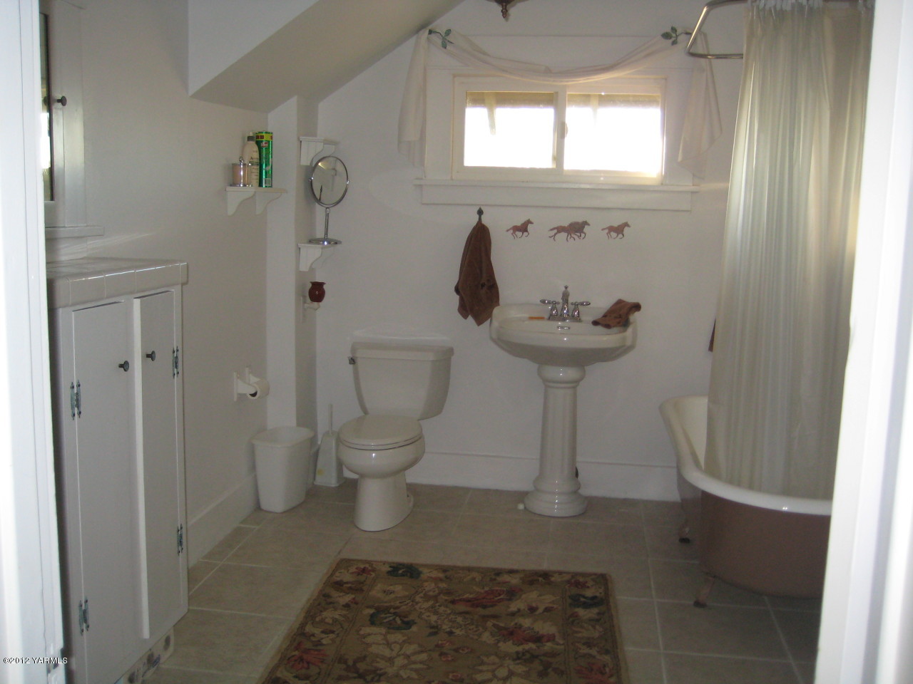 6591 West Wapato Road Wapato, WA 98951 - Photo 21 of 46 a bathroom with a toilet and a shower