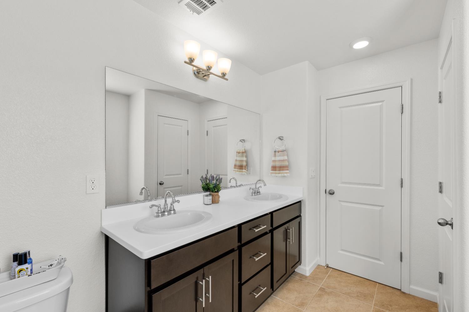 165 Sullivan Drive Merced, CA 95348 - Photo 20 of 21 Primary Bath with Storage Closet