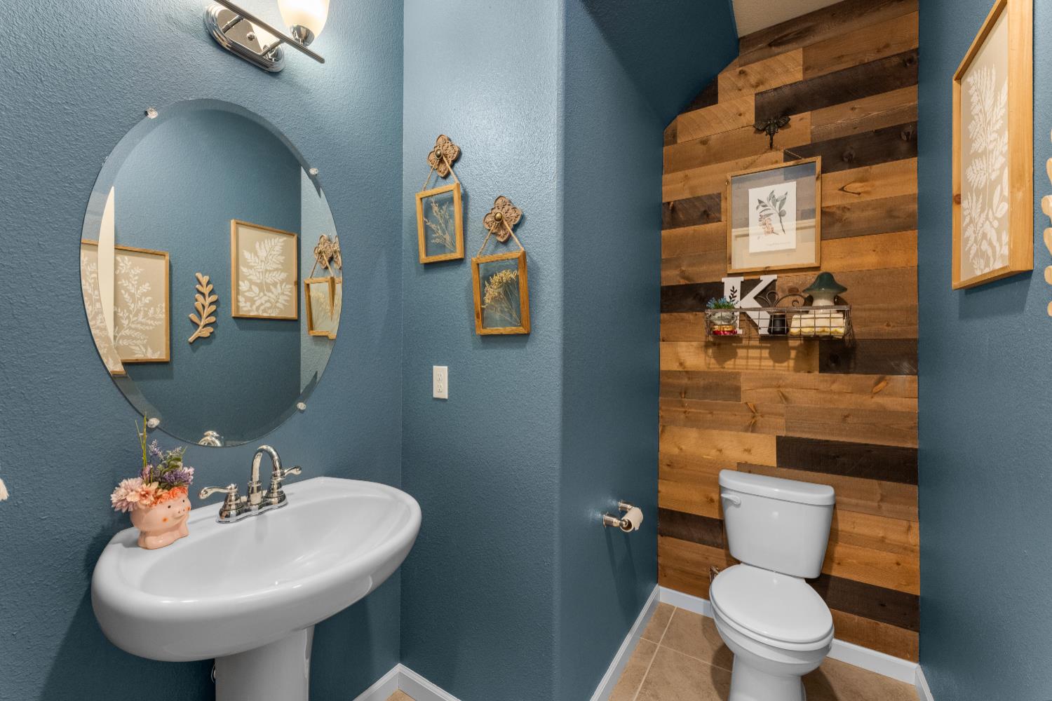 165 Sullivan Drive Merced, CA 95348 - Photo 10 of 21 Downstairs half bath