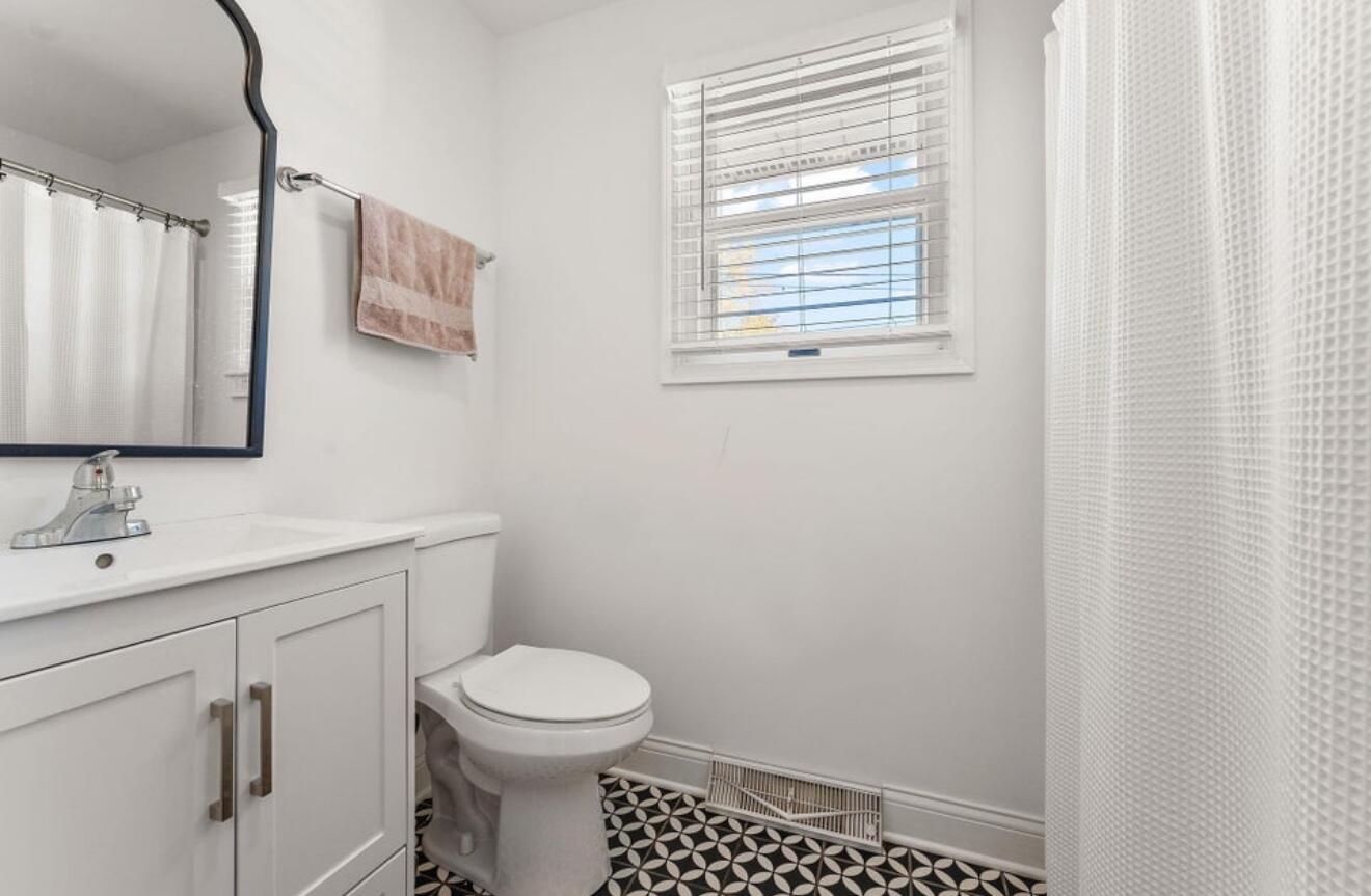 1039 Ridge Road Munster, IN 46321 - Photo 18 of 22 1320x863